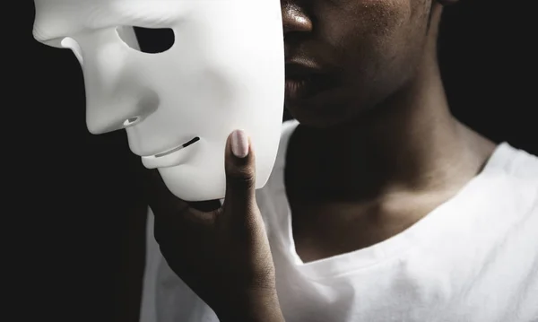 Beyaz Maske Özgün Tutan Afrikalı Kadın Photoset — Stok fotoğraf