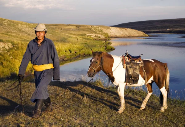 Häst Man Promenader Med Sin Häst Ursprungliga Fotosätta — Stockfoto