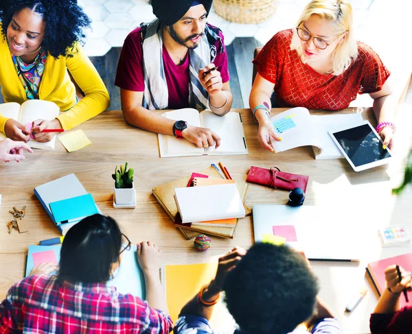 Students learning together — Stock Photo, Image