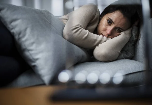 Depressive Frau Liegt Bett Originalfotos — Stockfoto