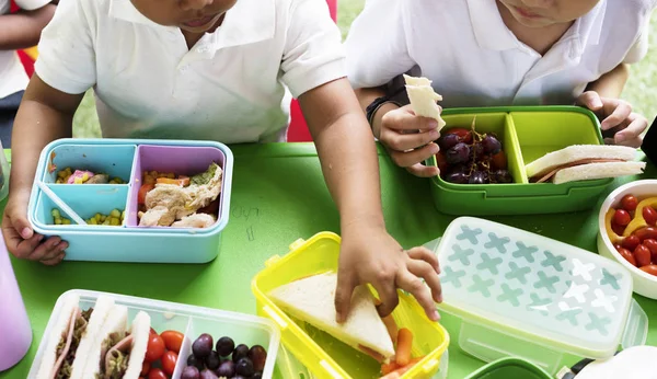 Kinder Essen Mittagessen Der Grundschule Originalfotos — Stockfoto