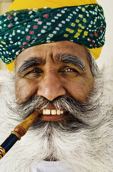 India Hombre Fumando Una Pipa Fotoset Original — Foto de Stock
