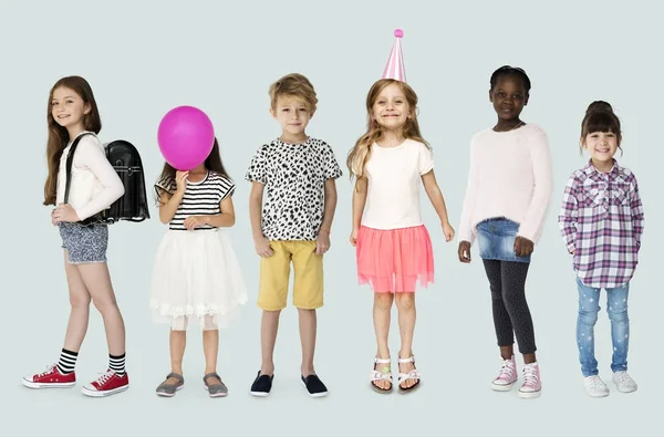 Gruppo di diversità bambini multietnici insieme — Foto Stock