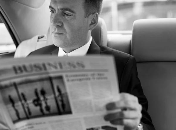 Businessman Reading Newspaper Car Original Photoset — Stock Photo, Image