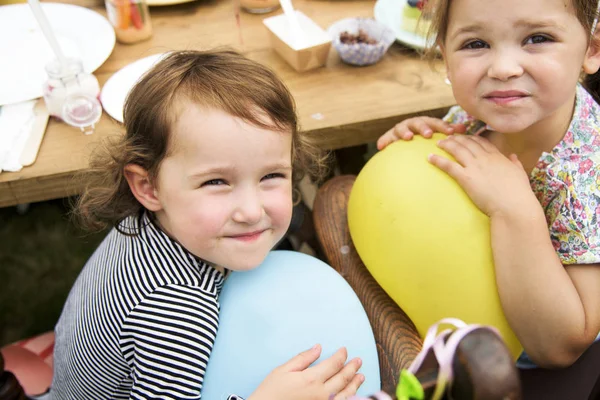 Niño feliz en la fiesta de cumpleaños — Foto de Stock