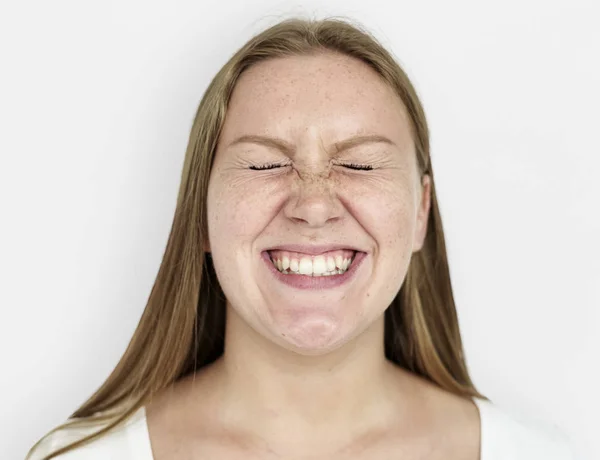 Kvinna blundar och leende — Stockfoto