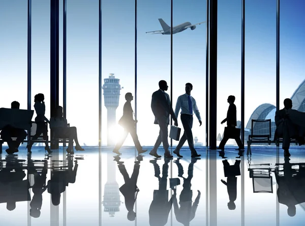 Silhouettes of Business People Traveling — Stock Photo, Image