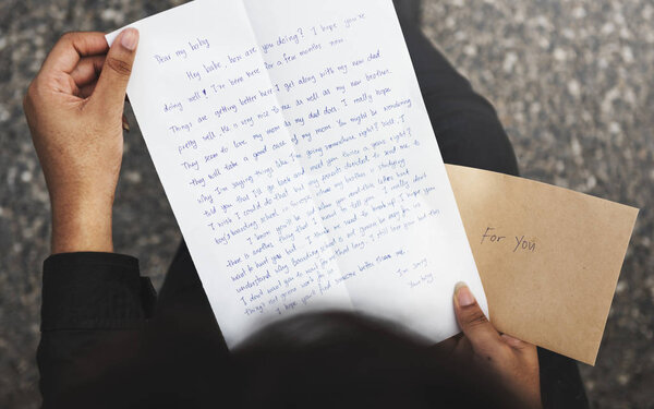 Closeup Woman Reading Letter Original Photoset — Stock Photo, Image