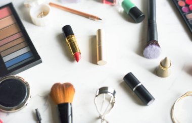 Makyaj ürünleri, özgün görünümünü Ariel photoset