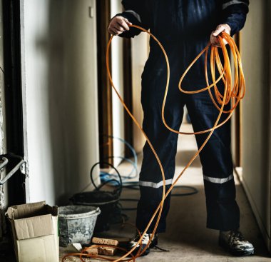 Elektrikçi çalışan Ev Onarım yüklemesi, özgün photoset