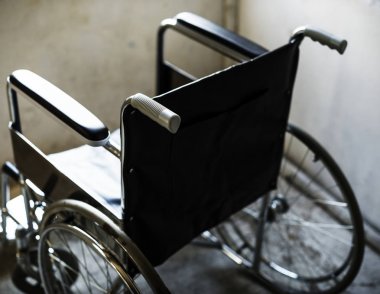 Bir odada, özgün boş tekerlekli sandalye photoset