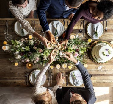 İnsanlar düğün gelin ve damat, orijinal ile şarap gözlük sarılmak photoset