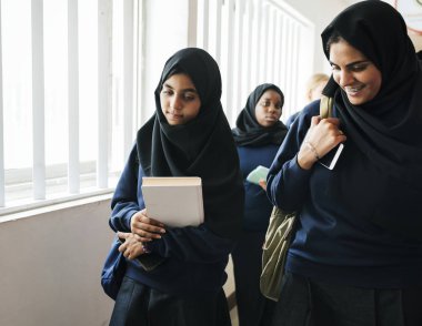 Bir grup Müslüman öğrenci, özgün photoset