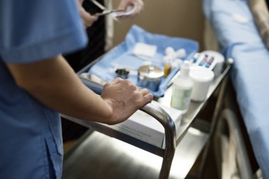 Hemşire hazırlanıyor tıbbi malzeme, özgün photoset