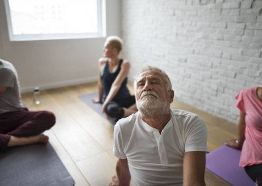 Grup egzersiz yoga, özgün yaparak çeşitlilik insan photoset  