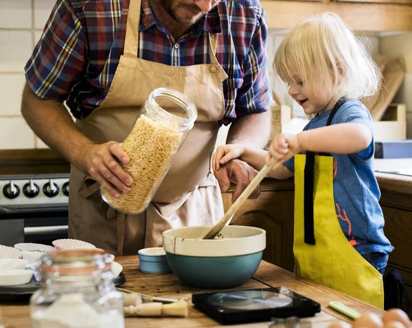 Padre e figlio cucina — Foto Stock