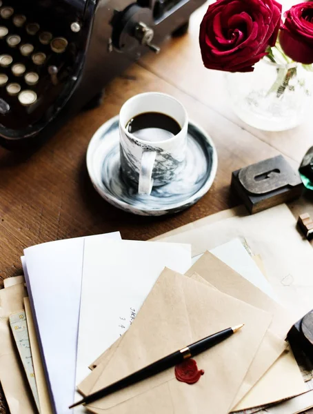 Brieven Een Kopje Koffie Een Tafel Originele Photoset — Stockfoto