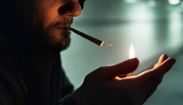 Homem Sem Teto Fumando Cigarro Vício Photoset Original — Fotografia de Stock