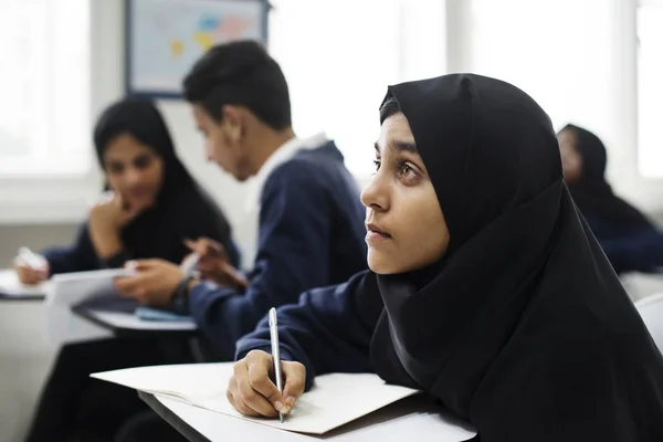 Bambini Musulmani Diversi Che Studiano Classe Fotoinsieme Originale — Foto Stock