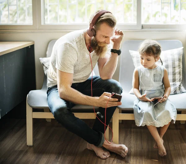 Father and Daughter using digital devices — Stock Photo, Image