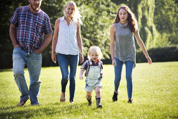 Happy Family Walking Together Park — Stock Photo, Image