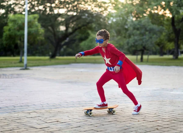 Supereroe Ragazzo Uno Skateboard Fotoset Originale — Foto Stock