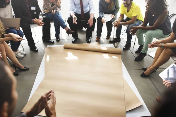 Affärsmän som har en diskussion — Stockfoto