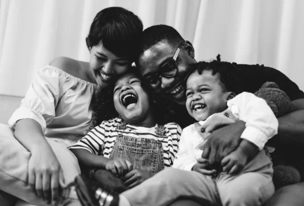 Joven Niño Negro Alegre Con Familia Fotoset Original —  Fotos de Stock