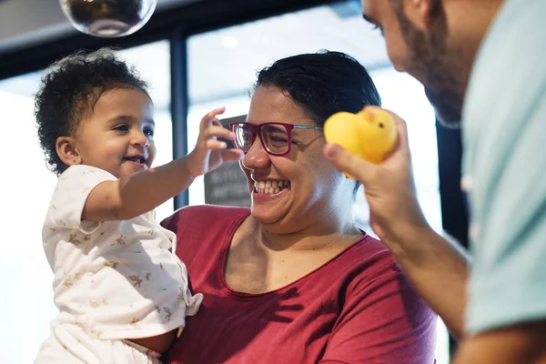 Ouders Spelen Met Meisje Origineel Photoset — Stockfoto