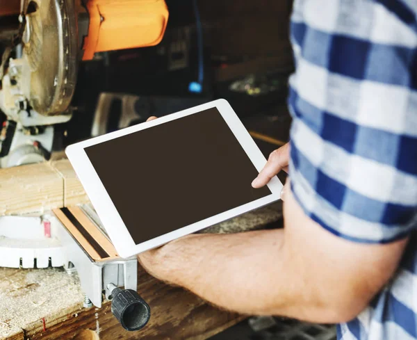 Za pomocą tabletu CraftMan — Zdjęcie stockowe