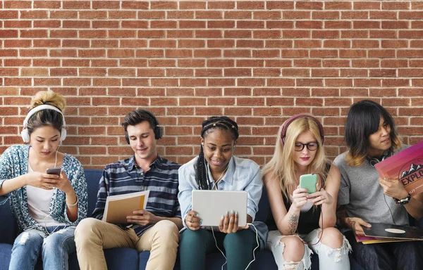 Grupp Olika Människor Njuter Musik Original Fotosätta — Stockfoto