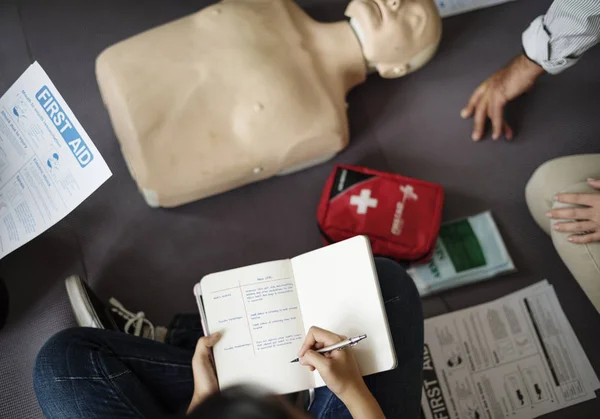 Widok Góry Klasy Szkolenia Pierwszej Pomocy Cpr — Zdjęcie stockowe