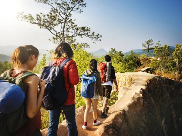 Achteraanzicht Campers Wandelen Berg Origineel Photoset — Stockfoto