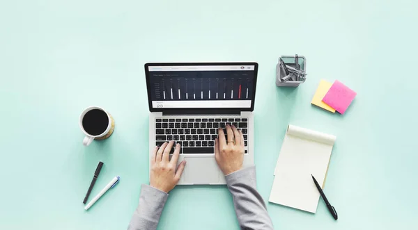 Working person using laptop — Stock Photo, Image