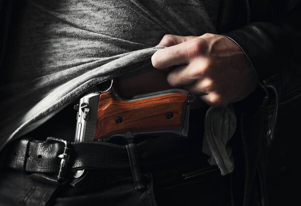 Незаконное хранение огнестрельного оружия
