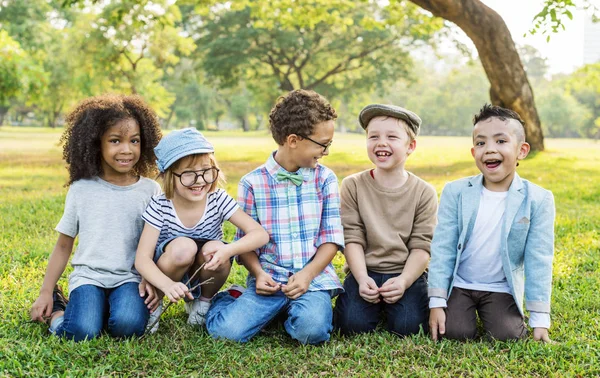 Bambini Felici Nel Parco Fotoset Originale — Foto Stock