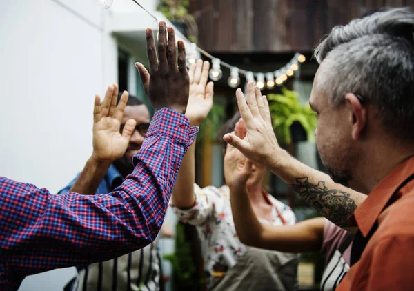Группа Разнообразных Людей Поднятыми Руками Оригинальный Фотосет — стоковое фото