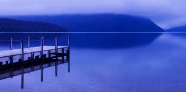 Sakin huzurlu lake İskelesi, Yeni Zelanda, orijinal ile photoset