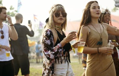 Farklı bir grup insan bir yolculuğa ve Festivali, özgün zevk photoset