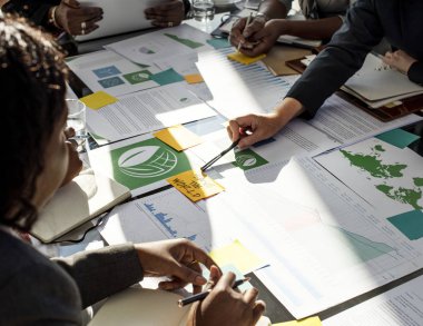 Bir grup iş adamları ortamı, özgün hakkında bir toplantıda photoset