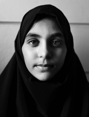 Neşeli bir Müslüman kadın, özgün photoset