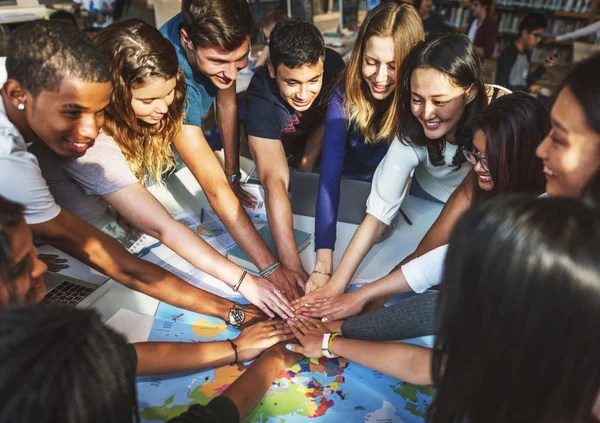 Diversity Studenten Mit Hand Hand Originelle Fotosets — Stockfoto