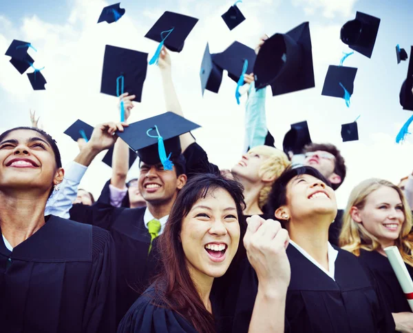 Estudiantes Graduados Lanzando Sombreros Aire Fotoset Original — Foto de Stock