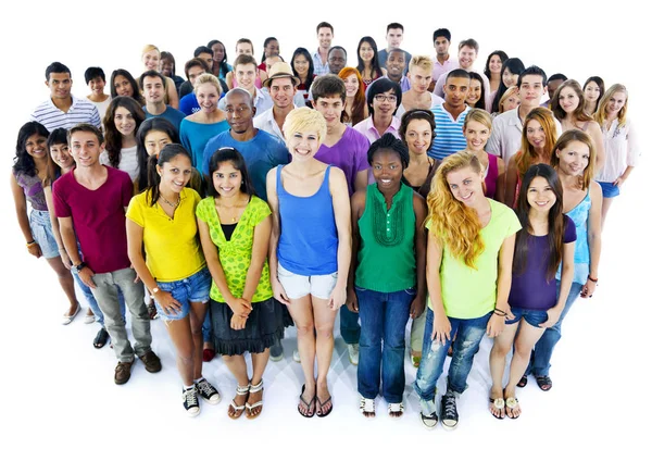 Grote groep mensen van verschillende leeftijden — Stockfoto