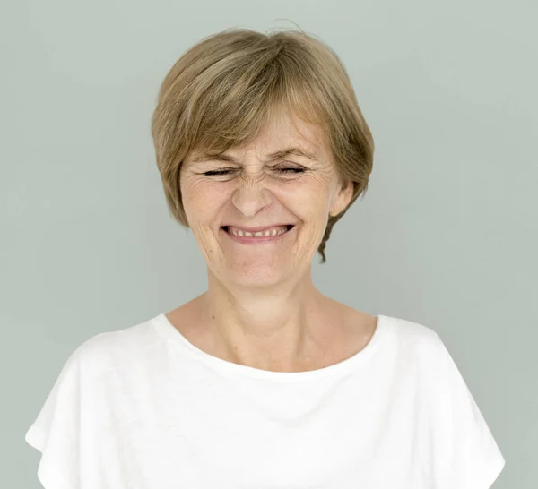 Mulher posando em estúdio — Fotografia de Stock