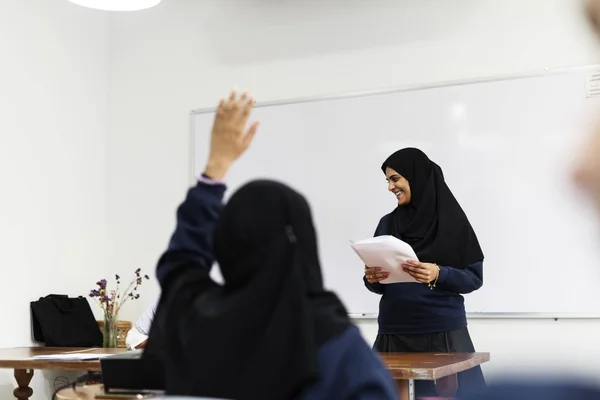 Ragazze Musulmane Diverse Che Studiano Classe Fotoinsieme Originale — Foto Stock