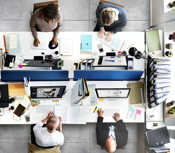 Draufsicht Auf Den Arbeitsplatz Von Diversity Arbeitern Geschäftsleuten Die Bürokonzept — Stockfoto