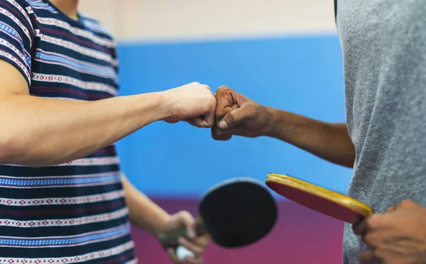 Ping Pong Spelers Vuist Hobbel Partnerschap Sport Concept — Stockfoto