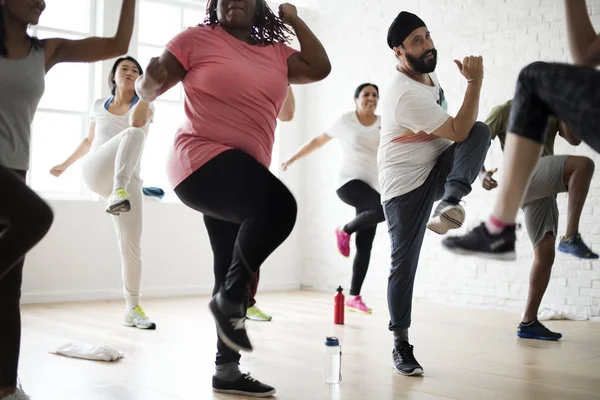 Gruppe Von Menschen Mit Multiethnischer Vielfalt Die Fitnessübungen Machen Originelle — Stockfoto