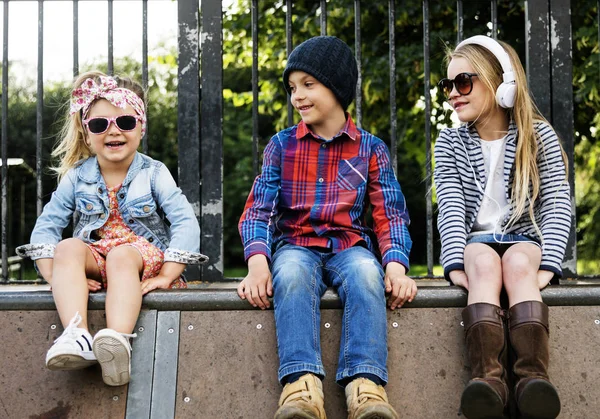 Groep van modieuze Kids — Stockfoto